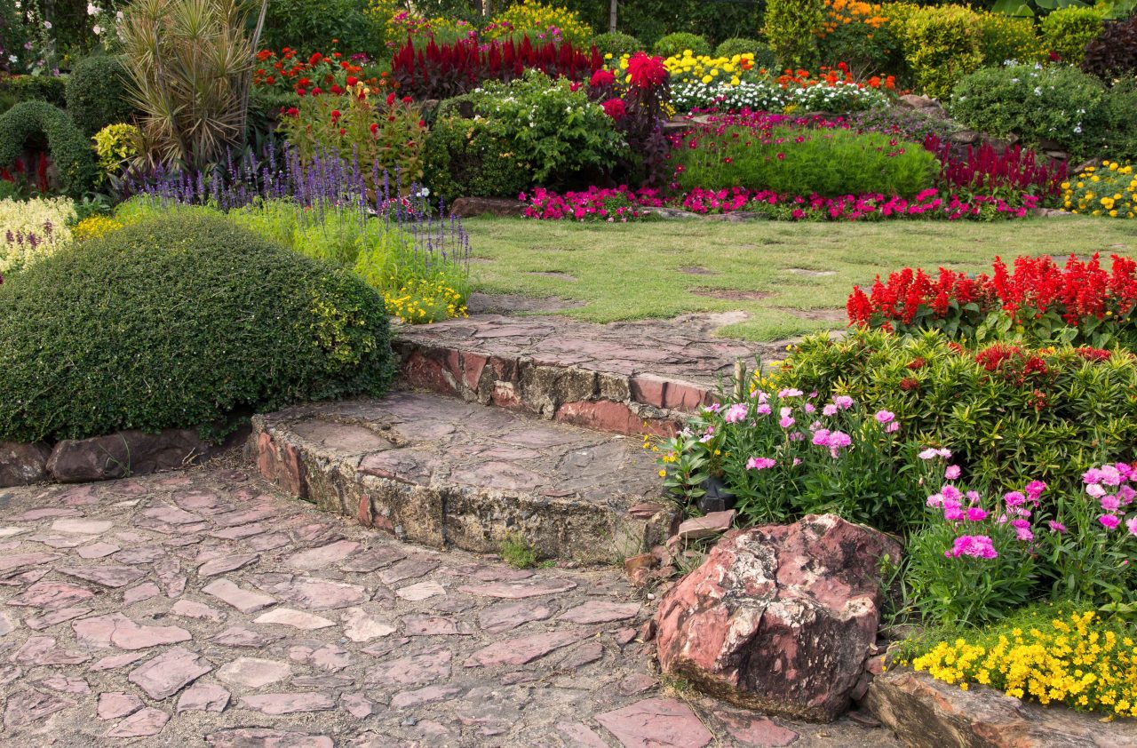 10 Garden Edging Ideas